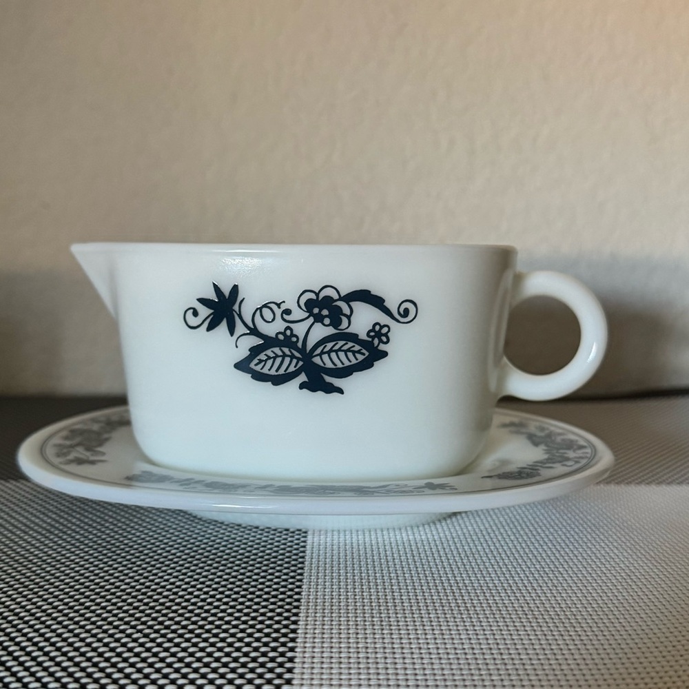 Pyrex Old Town Blue Gravy Dish